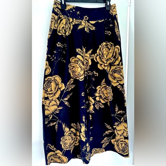 Osklen Floral SET Asymmetrical Hem
Short Sleeve Top & WIDE floral pants-pockets - Picture 3 of 6